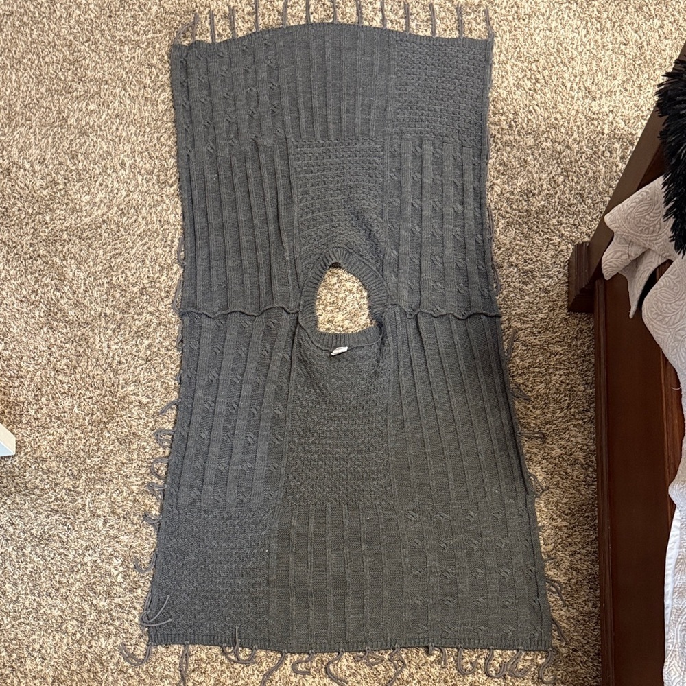Gray Cable Knit Women's Sweater - Picture 6 of 9